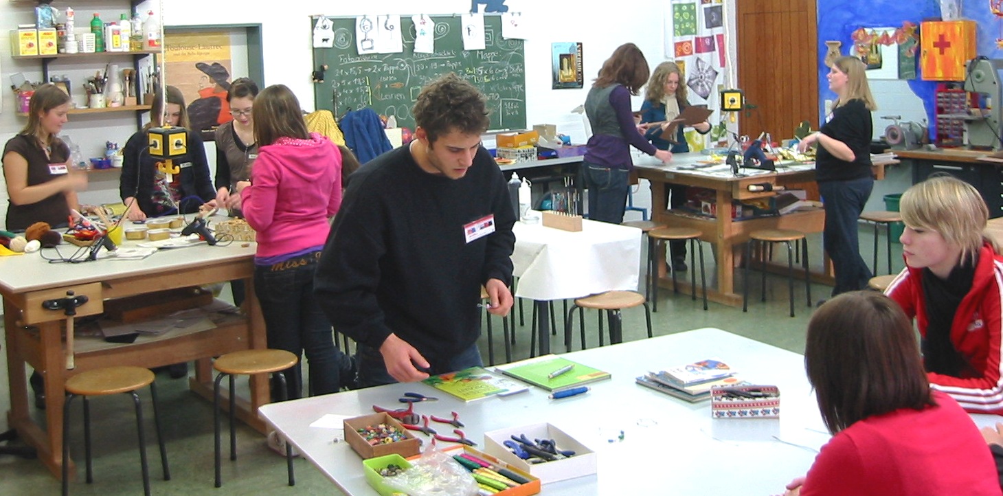 FSSJ-Schüler lernten in der Caritas-Fachakademie Erzieherberuf kennen